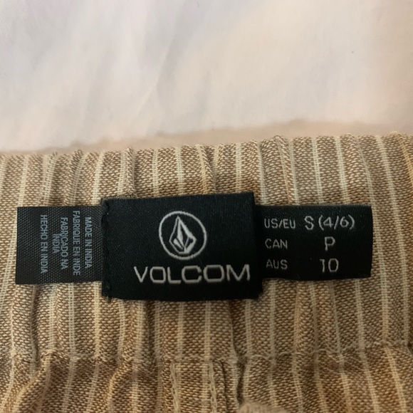 NWT VOLCOM khaki/white striped Sunday Strut Cuffed Shorts Size S - Picture 4 of 11